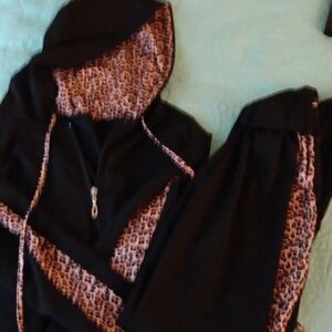 2 piece leapord print sweat suit